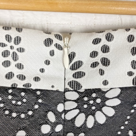 Banana Republic Circle Print Pencil Skirt Sz:  8P - Picture 3 of 6